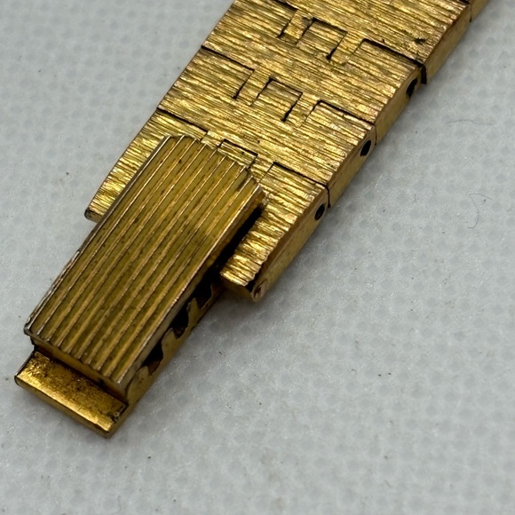 Vintage Austin Small Heart Face Gold Color Bracelet Watch. - Picture 4 of 16